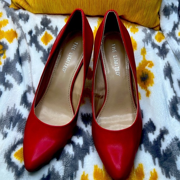 The limited high heel shoes red color size 9M - Picture 4 of 10